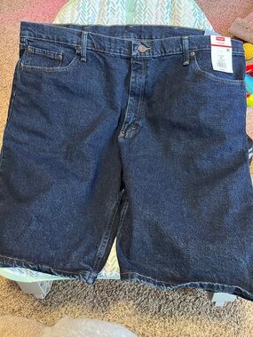 Men’s wrangler relaxed fit sz42 short